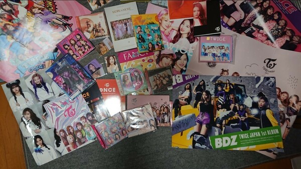 TWICE　CD　ポスター　トレンディングカード　生写真　などの詰め合わせ