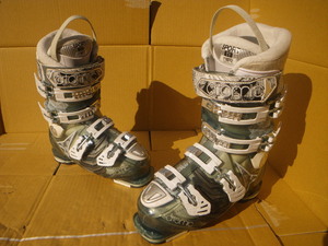 woman　Ladies　ATOMIC HAWX 90　24.0 - 24.5cm　ski boots　レディース　アトミック　スキーブーツ　ソール長285㎜　スケルトン　４Buckle