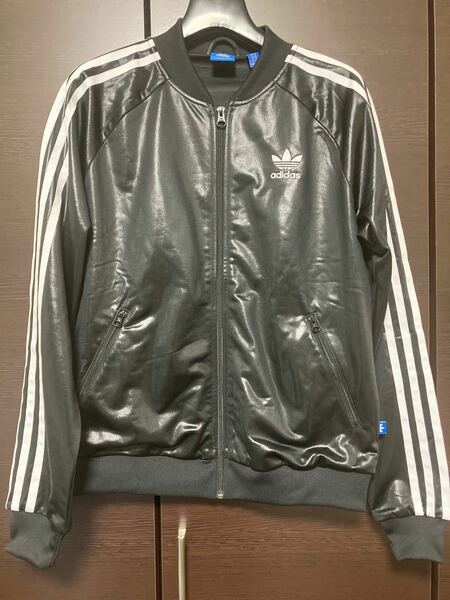 adidas トラックジャケット