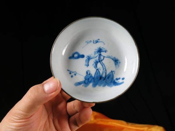 B 松下人物文染付皿清時代銅覆輪17,18世紀磁器中国酒器旧家乾隆康熙