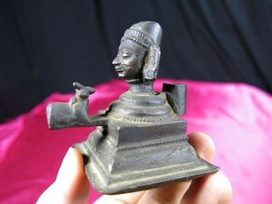 B　インド古銅神像頭部と牛　１８世紀　子孫繁栄を願う造形物　珍品　神像　金工　/薬箱　コブラ像