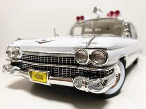 Precision/'59 Cadillacキャデラック Superiorスーペリア 救急車 1/18