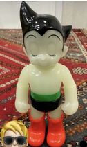 Middle Scale astro boy 鉄腕アトム OG GLOW 畜光 GID 未開封新品 secret base secretbase シークレットベース 正規当選品_画像1