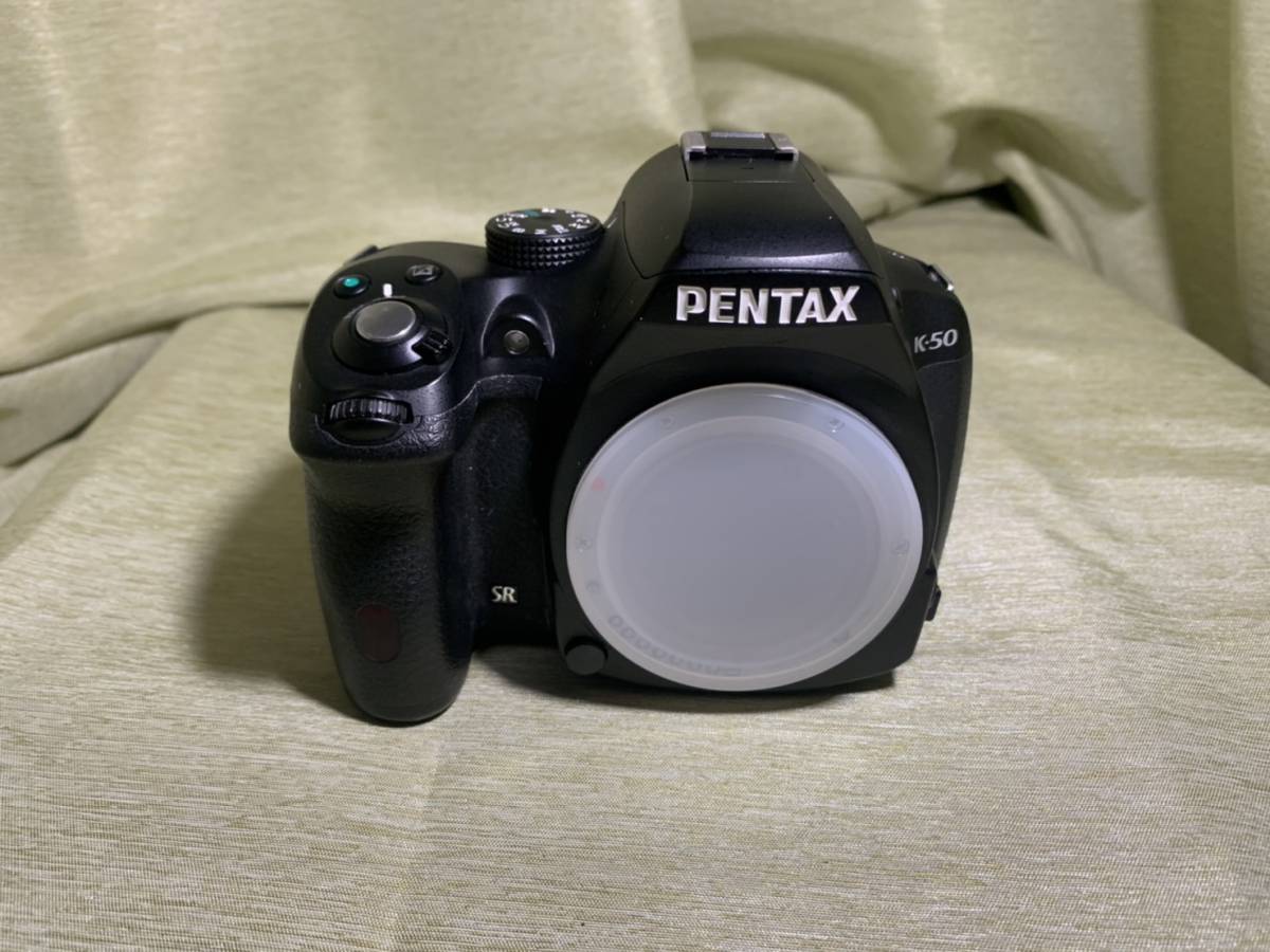 2022最新作】 中古 新品SDカード8GB付 一眼レフ カメラ おすすめ 人気 ペンタックス ブラック レンズキット K-50 PENTAX 美品  - ペンタックス