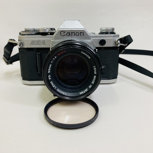 最旬ダウン Canon AE1 フィルムカメラ 大玉レンズ付き - フィルム 