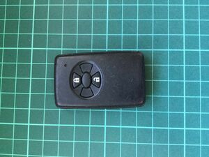 @TA2133 点灯無 ジャンク？ 送198円 トヨタ スマートキー キーレス リモコン 2B 2つボタン アリオン カローラ ラクティス ヴィッツ等