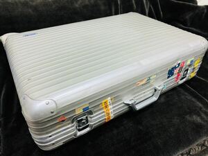 高級　RIMOWA リモワ　スーツケース シルバー ユニセックス メンズ レディース リモワ 大型 旅行 トラベル　アルミスーツケース　現状売り