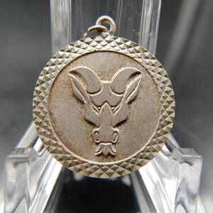 ヴィンテージ シルバー ペンダント コイン チャーム 彫金 銀 牛 野獣 動物 ⑨ T6