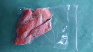 （魚）紅鮭切り落とし1p