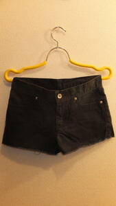 ★GU JAPAN★Ladies Short Pants レディースジーンズ ショートパンツ黒 サイズS ウエスト73Cm　USED IN JAPAN BLACK daisy dukes shorts