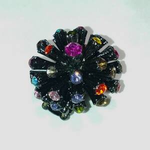 指輪 リング 花のモチーフ カラフル ブラック 直径約3.5㎝ 大型指輪 豪華な指輪 フリーサイズ レディースアクセサリー 【2835】