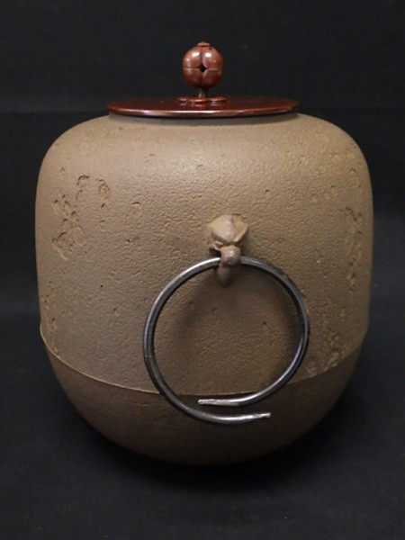 金森紹栄造 弾肌棗釜 共箱付 茶器 煎茶道具 筒形 刻印 蓋付 金森紹栄造 弾肌棗釜 共箱付 茶器 煎茶道具 筒形 刻印 蓋付