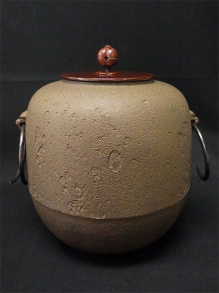 金森紹栄造 弾肌棗釜 共箱付 茶器 煎茶道具 筒形 刻印 蓋付 金森紹栄造 弾肌棗釜 共箱付 茶器 煎茶道具 筒形 刻印 蓋付