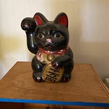 骨董　ヴィンテージ　ビンテージ　招き猫 貯金箱 縁起物 目の開きと形が古い物と分かります　黒猫 1 _画像1