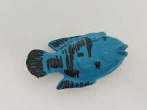 フィギュア　飾り　置物　海　魚　さかな　サカナ　青　黒　ブルー　メガネモチノウオ　めがねもちのうお　_画像1