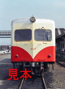 鉄道写真、645ネガデータ、144623440008、キハ432、鹿島鉄道、石岡機関区、2005.08.11、（3362×4591）