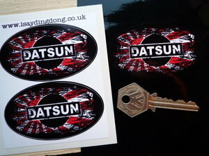 海外　限定品　送料込み Datsun Sticker ダットサン ステッカー シール デカール 2枚セット 75mm x 42mm　ステッカー