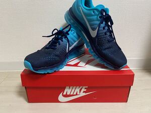 NIKEランニングシューズ。なかなか珍しいカラーです