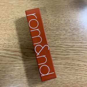 ロムアンド ジューシーラスティングティント 08 APPLE BROWN