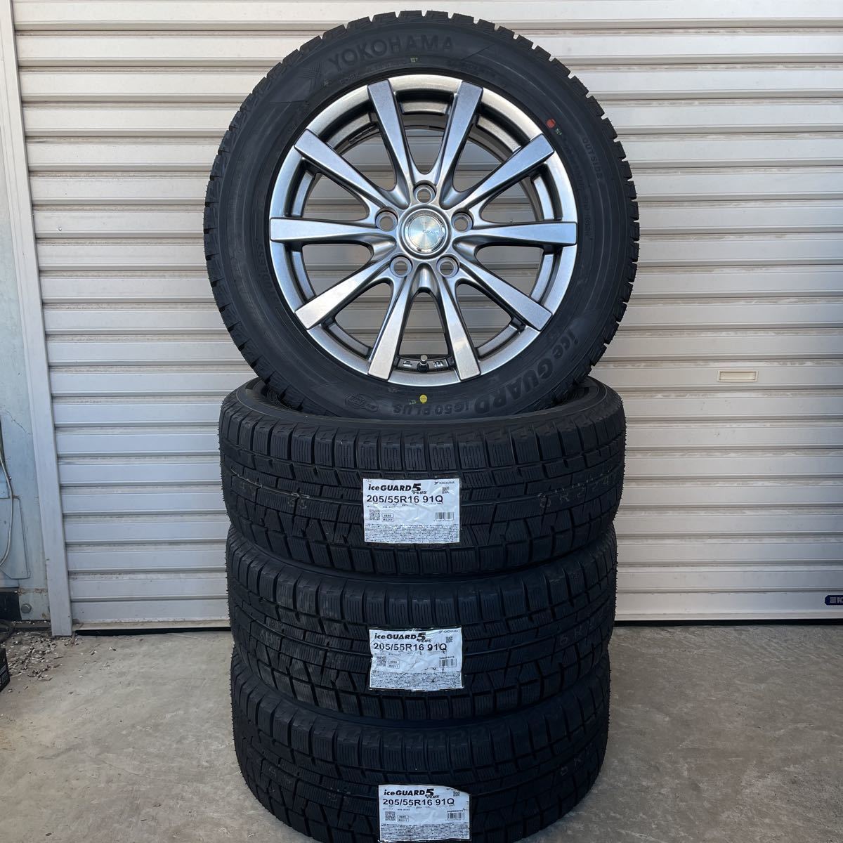 激安商品 国産 2017年製 スタッドレス 205/60R16 ノア ヴォクシー - タイヤ/ホイールセット 激安商品 国産 2017年製 スタッドレス 205/60R16 ノア ヴォクシー - タイヤ/ホイールセット