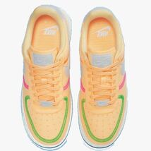 NIKE Air Force 1 07 LX CK6572-800 27cm 張りのある素材、大胆なカラー、適度な光沢で、個性を際立たせます_画像4