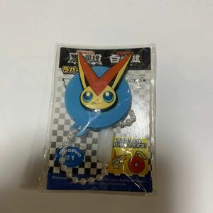 ポケモンキーホルダー＆消しゴム＆アヒルの絵が付いたニット帽のバッチ