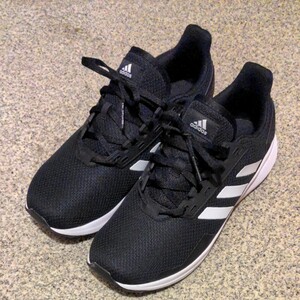 adidas ランニングシューズ