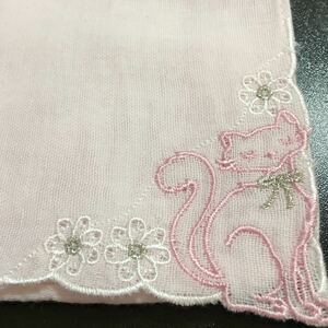 USED美品★猫刺繍入り　ガーゼ　ハンカチーフ　淡いピンク★ネコ　ホールマーク