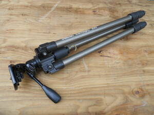 M8329 三脚 Velbon carmagne 630 日本製 現状 高さ145cm 横68cm 高15cm 奥11cm ゆうパック100 (0402) 