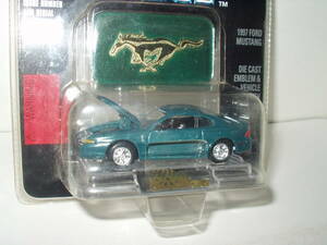 Racing Champion 1997 Ford Mustang / レーシング チャンピオン 1997 フォード マスタング ( 1:56 )