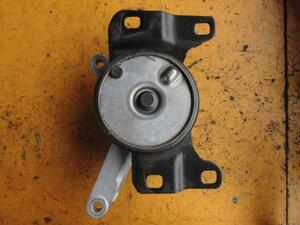 a Volvo V40 mission mount support DBA-MB4164T Heisei era 25 year MB series 