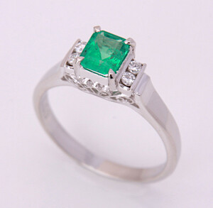 《Выставка ломбардирования》 Pt900 ★ Natural Emerald 0,60CT+Diamond Ring ★ C-5602