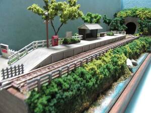 ゆめレール　日本の鉄道風景ジオラマ　海沿いの無人駅と踏切、トンネルのある風景