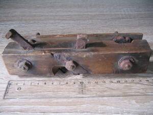 1742 鉋 作里カンナ　サクリカンナ　機械作里　機械サクリ　サビあり　古い鉋です　大工用品　大工道具　建築工具　家具指物　DIY　訳あり