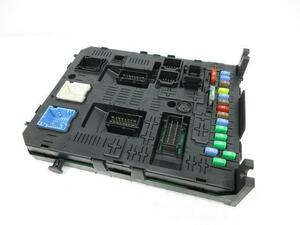 26 year Peugeot RCZ ABA - T7R5F02 (9) fuse box 967847688001 interior left side 175027 4367