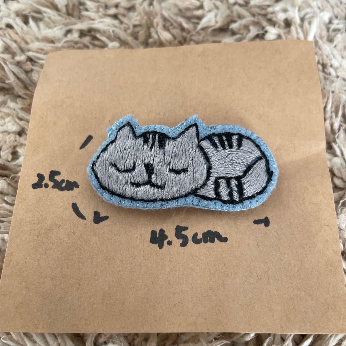 PayPayフリマ｜ブローチ ピン 【B/291】 猫 キャット ビーズ 