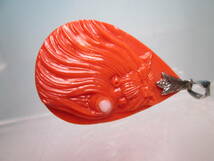 ☆隆正造 赤珊瑚の可愛い犬の彫刻のペンダント 4,24g_画像7