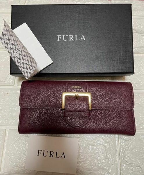 FURLAフルラ　バックルデザイン長財布ボルドー赤ワインレッド エンジ色コンチネンタルウォレット