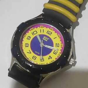 腕時計　HOT LOOK