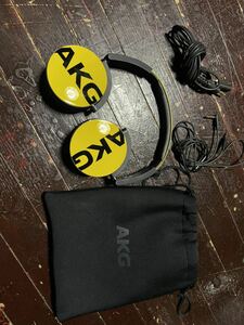 AKG Y50 ヘッドホン 密閉型/オンイヤー イエロー Y50YEL 【国内正規品】