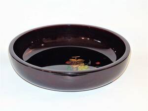 （食器・漆器）会津塗菓子鉢（溜塗）「ぶどう」直径：23㎝　高さ：６㎝　502ｇ 価格：￥5,700円 重厚感の有る漆塗が豪華に演出します！