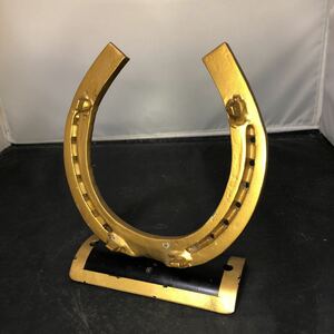 蹄 蹄鉄 馬の蹄 ひづめ 金色 写真立て 置物 縁起物 アンティーク インテリア 巨大 高さ18cm ④