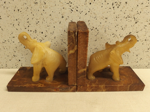 0120010w [1 paire de serre-livres éléphants fabriqués en Espagne] Matériau pierre / Figurine / Artisanat d'outre-mer / Environ 17, 3 x 9 x H16 cm / Objet d'occasion, œuvres faites à la main, intérieur, marchandises diverses, ornement, objet