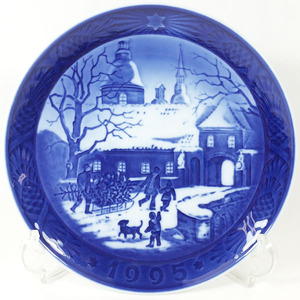 【中古】Royal Copenhagen ロイヤルコペンハーゲン イヤープレート CHIRISTMAS AT THE MANOR HOUSE 皿 1995年