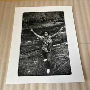 □時任三郎 モノクロ生写真 ポートレート 25.5cm×20.5cm 1980年代