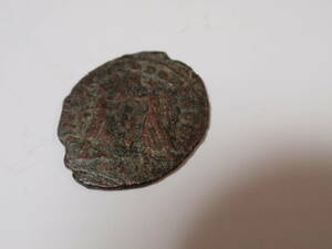 古代ローマのコイン　AD3～5世紀　状態：中　直径：1，7ｃｍ