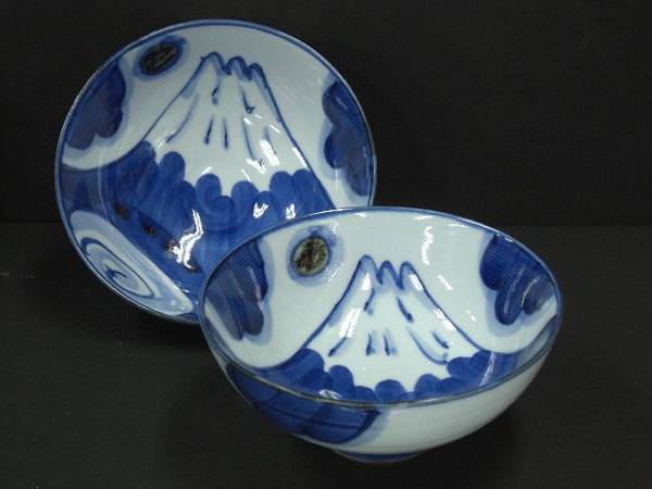 Set of 2 large and small [Immediate purchase] Arita ware hand-painted dyed rice bowl Mt. Fuji with tea, tableware, Japanese tableware, rice bowl