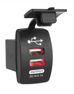 デュアル USB給電ポート V12V24V-5V3.1A 送料120円（ダブル USB電源 増設 充電 ソケット コネクタ アダプター ダッシュボード インパネ(1)