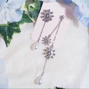 シルバー ピアス スノーフレーク 雪 パール チェーン 左右非対称 アシンメトリー SV925