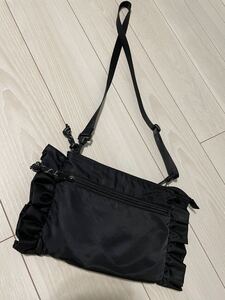 ショルダーバッグ amellier 黒 2WAY 美品 バッグインバッグ フリル付き 可愛い 上品 収納ポケット ファスナー沢山